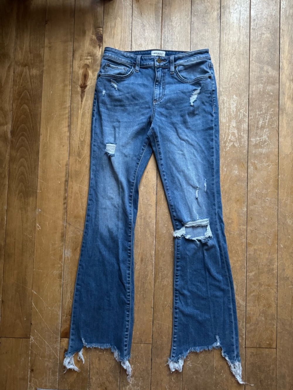 Ceros Jeans Mid-Rise Bootcut Distressed Jeans 28